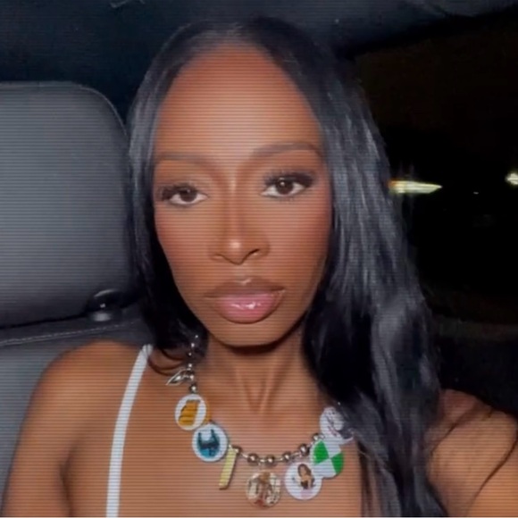 Meet your Posher, Bri - Picture 1 of 1